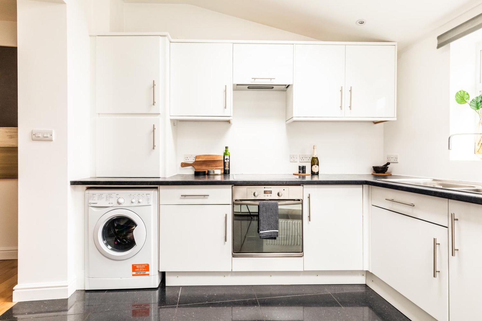 The Broadway Bath - 2 Bedrooms With Parking, Central באת' מראה חיצוני תמונה