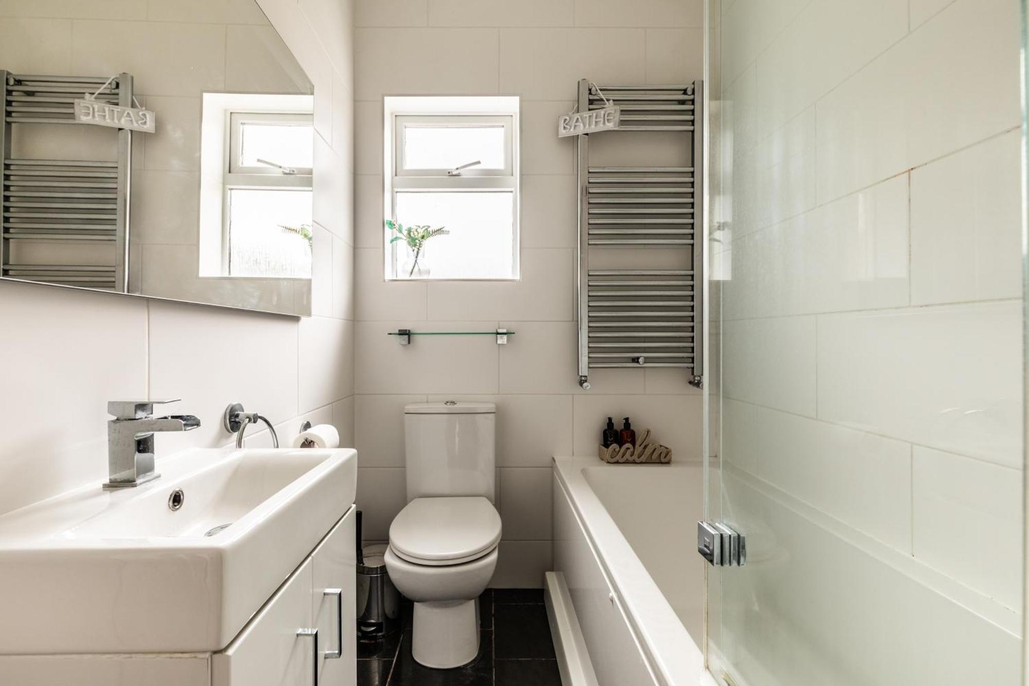 The Broadway Bath - 2 Bedrooms With Parking, Central באת' מראה חיצוני תמונה